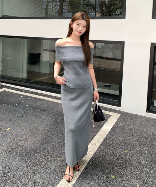 by LEGNA（バイレグナ）の「リブニット　ワンショル風　オフショルダーノースリニット（ニット/セーター・レディース・ブラック×ホワイト/ブラック/アイボリー/ホワイト×ブラック/杢グレー・FREE）」の12枚目の写真