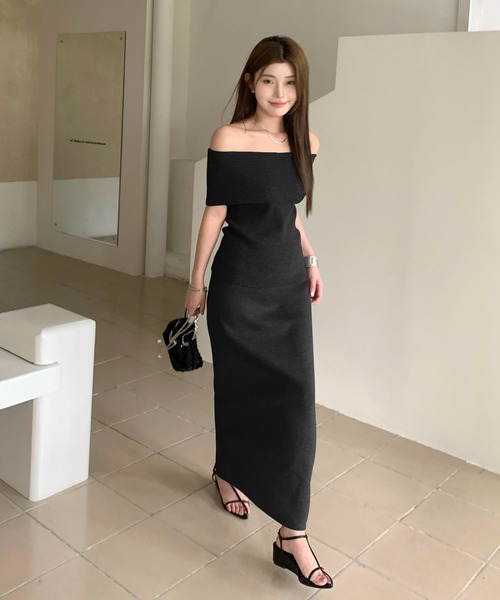 by LEGNA（バイレグナ）の「リブニット　ワンショル風　オフショルダーノースリニット（ニット/セーター・レディース・ブラック×ホワイト/ブラック/アイボリー/ホワイト×ブラック/杢グレー・FREE）」の15枚目の写真