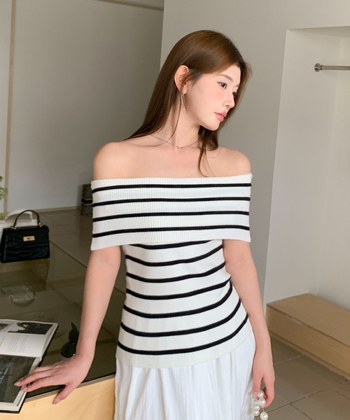 by LEGNA（バイレグナ）の「リブニット　ワンショル風　オフショルダーノースリニット（ニット/セーター・レディース・ブラック×ホワイト/ブラック/アイボリー/ホワイト×ブラック/杢グレー・FREE）」の21枚目の写真