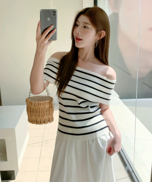 by LEGNA（バイレグナ）の「リブニット　ワンショル風　オフショルダーノースリニット（ニット/セーター・レディース・ブラック×ホワイト/ブラック/アイボリー/ホワイト×ブラック/杢グレー・FREE）」の22枚目の写真