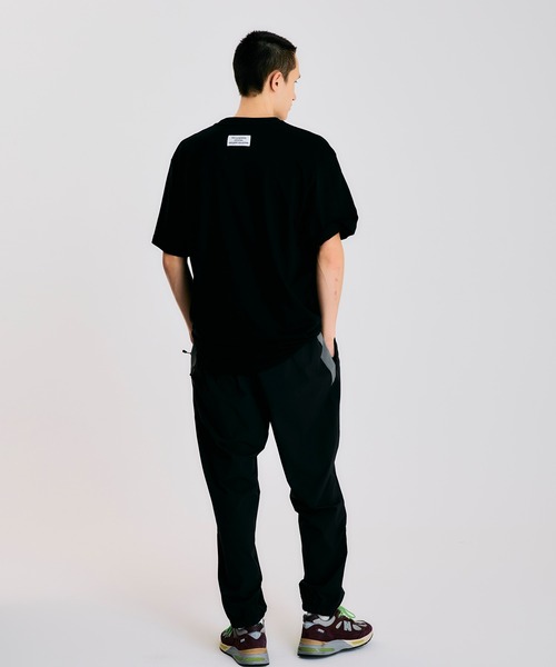 NOISE MAKER（ノイズメーカー）の「《ユニセックス》カレッジロゴオーバーサイズTEE（Tシャツ/カットソー・メンズ・ホワイト/ブラック・M/L/XL）」の5枚目の写真