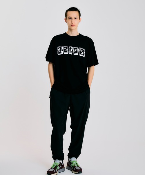 NOISE MAKER（ノイズメーカー）の「《ユニセックス》カレッジロゴオーバーサイズTEE（Tシャツ/カットソー・メンズ・ホワイト/ブラック・M/L/XL）」の4枚目の写真