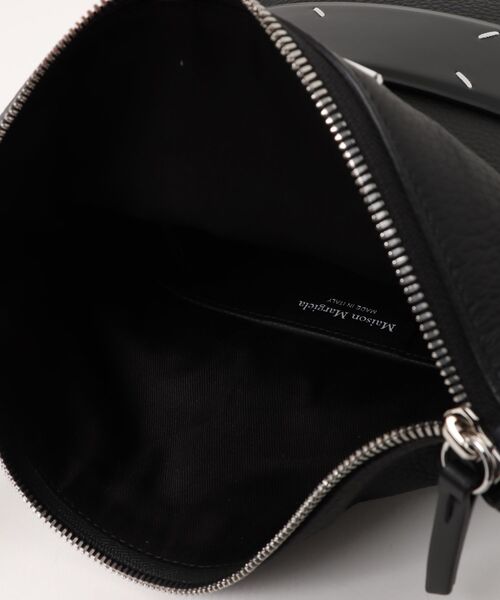 Maison Margiela(メゾンマルジェラ)の「Maison Margiela SOFT 5AC MULTIFUNCTION SMALL(ショルダーバッグ・メンズ・ブラック・FREE)」の4枚目の写真