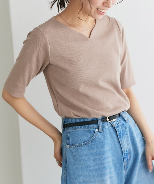 Pierrot(ピエロ)の「キーネック5分袖テレコリブカットソー(Tシャツ/カットソー・レディース・ブラック/ライトグレー/オフホワイト/ネイビー/チャコール/ライトベージュ/チャコールグレー/レッド系その他/ブラック×ホワイト・LL/M/L)」の7枚目の写真