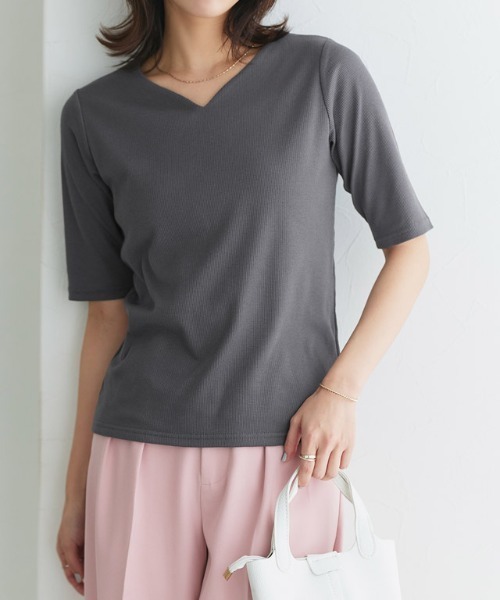 Pierrot(ピエロ)の「キーネック5分袖テレコリブカットソー(Tシャツ/カットソー・レディース・ブラック/ライトグレー/オフホワイト/ネイビー/チャコール/ライトベージュ/チャコールグレー/レッド系その他/ブラック×ホワイト・LL/M/L)」の6枚目の写真