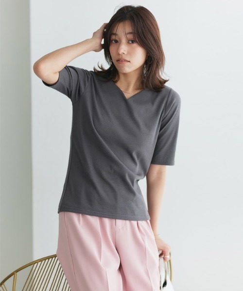 Pierrot(ピエロ)の「キーネック5分袖テレコリブカットソー(Tシャツ/カットソー・レディース・ブラック/ライトグレー/オフホワイト/ネイビー/チャコール/ライトベージュ/チャコールグレー/レッド系その他/ブラック×ホワイト・LL/M/L)」の14枚目の写真