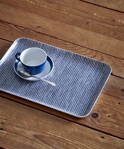 fog linen work（フォグリネンワーク）の「fog（フォグ） リネンコーティングトレイ M（キッチンツール・レディース・ブルー/レッド/チェック/ホワイト×グレー/グレー×ホワイト/ホワイト×レッド/ブラック×レッド/ホワイト×ブルー/ホワイト×ネイビー/A/B/C/E/ナチュラル/グレー系その他/グリーン系その他/イエロー系その他/ブラウン系その他/レッド系その他/ネイビー系/ネイビー系1/グリーン系その他2/ピンク系その他/ブルー系その他/ブルー系その他2/ブルー系その他3/パープル/イエロー/ピンク・ONE SIZE）」の4枚目の写真