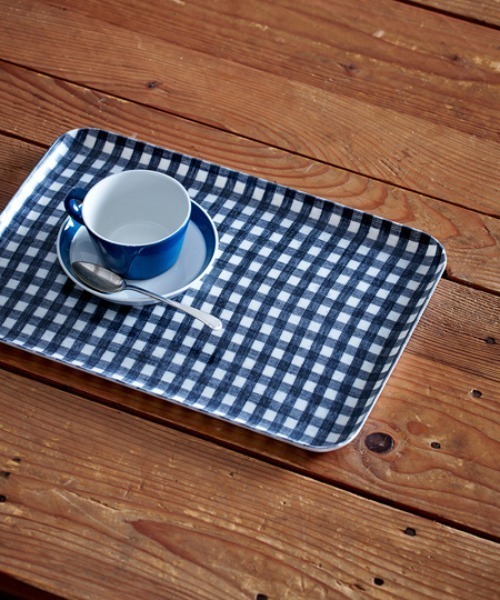 fog linen work（フォグリネンワーク）の「fog（フォグ） リネンコーティングトレイ M（キッチンツール・レディース・ブルー/レッド/チェック/ホワイト×グレー/グレー×ホワイト/ホワイト×レッド/ブラック×レッド/ホワイト×ブルー/ホワイト×ネイビー/A/B/C/E/ナチュラル/グレー系その他/グリーン系その他/イエロー系その他/ブラウン系その他/レッド系その他/ネイビー系/ネイビー系1/グリーン系その他2/ピンク系その他/ブルー系その他/ブルー系その他2/ブルー系その他3/パープル/イエロー/ピンク・ONE SIZE）」の5枚目の写真