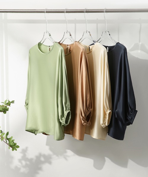 maison de LATIR(メゾンドラティール)の「袖しぼりサテンドルマンスリーブブラウス(シャツ/ブラウス・レディース・グリーン/ブラウン/ネイビー/ベージュ・FREE)」の14枚目の写真