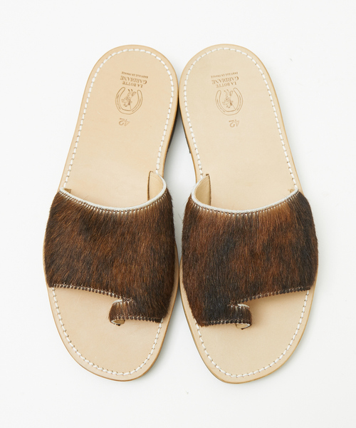 La Botte Gardiane（ラボッタガルディエーヌ）の「【LA BOTTE GARDIANE / ラ ボッタ ガルディエーヌ 】ハラコサンダル（サンダル・メンズ・ブラウン・41/42/43）」の2枚目の写真