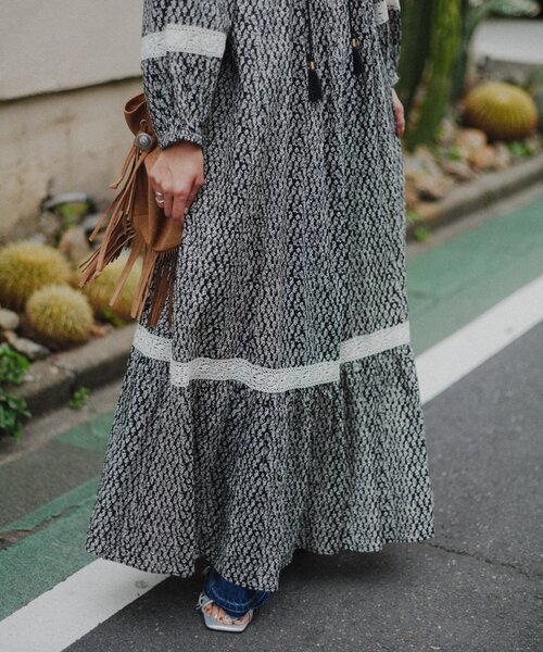 PICONE 砂時計刺繍 ワンピース ベージュ サイズM きょん PICONE 砂時計刺繍 ワンピース ベージュ サイズM きょん PICONE