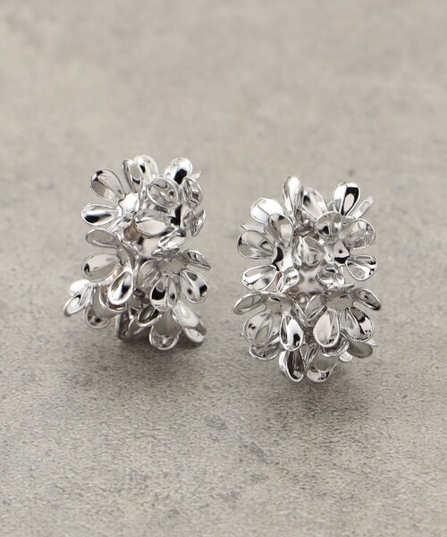 Urban Outfitters☆ エレガント花柄・メタリック・フープピアス 限定展開 フラワーフープピアス(ピアス(両耳用))|FREAK'S