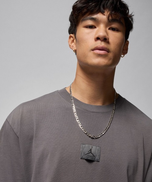 JORDAN BRAND(ジョーダンブランド)の「JORDAN BRAND M J FLT ESS WSH 85 SS CRW / ジョーダン ブランド ジョーダン フライト エッセンシャル WSH 85 S/S クルー / NIKE【SP】(Tシャツ/カットソー・メンズ・グレー/アイボリー・S/M/L/XL/XXL)」の3枚目の写真