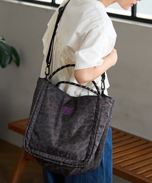 FREAK'S STORE(フリークスストア)の「FREDRIK PACKERS × FREAK'S STORE/フレドリックパッカーズ TAM L【限定展開】/2WAYバッグ/ペアレンツバッグ(ショルダーバッグ・レディース・レオパード/ブラック・ONE SIZE)」の2枚目の写真