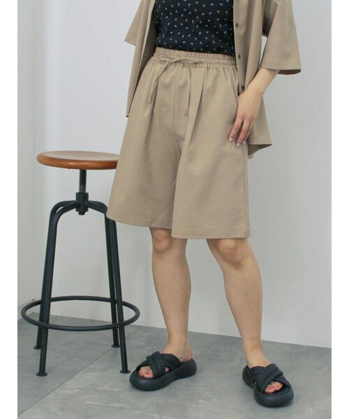 ehka sopo(エヘカソポ)の「イージーショートパンツ(その他パンツ・レディース・グリーン/ベージュ/グレー・F)」の2枚目の写真