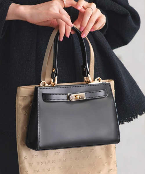 黒い装飾付きハンドバッグ 合皮製ショルダーベルト付き2wayハンドバッグ｜オフィスカジュアル