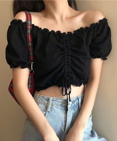 SHEENA(シーナ)の「【2way】フロントドロストメロウフリルニットトップス(Tシャツ/カットソー・レディース・イエロー/ラベンダー/ホワイト/ピンク/ブラック/ライトブルー・M)」の1枚目の写真