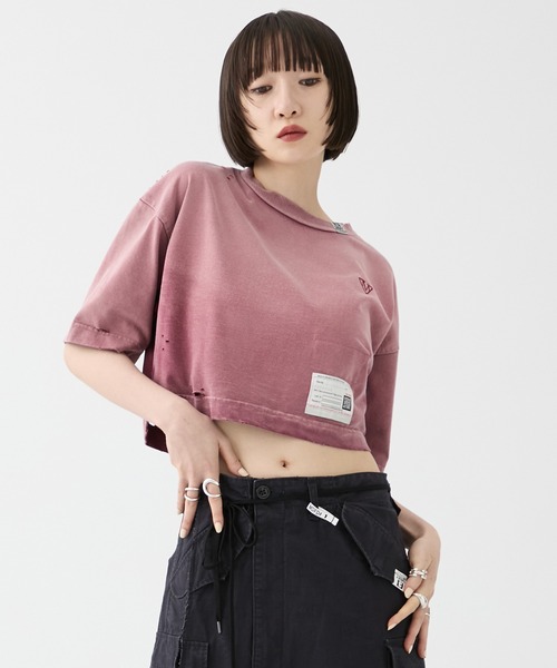 Maison MIHARA YASUHIRO(メゾンミハラヤスヒロ)の「【MIHARA YASUHIRO/ミハラヤスヒロ】SUN FADED CROPPED TEE/サンフェイデッドクロップドTシャツ(Tシャツ/カットソー・レディース・ブラック/レッド・38)」の2枚目の写真