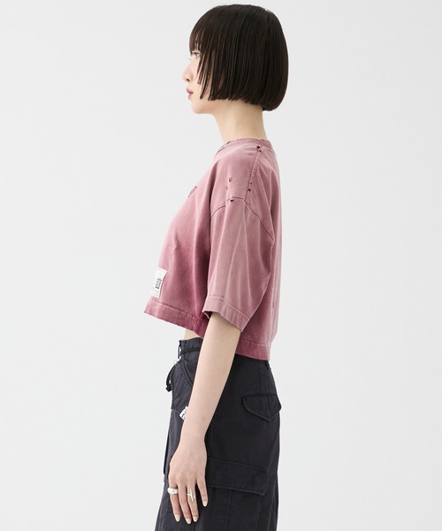 Maison MIHARA YASUHIRO(メゾンミハラヤスヒロ)の「【MIHARA YASUHIRO/ミハラヤスヒロ】SUN FADED CROPPED TEE/サンフェイデッドクロップドTシャツ(Tシャツ/カットソー・レディース・ブラック/レッド・38)」の4枚目の写真