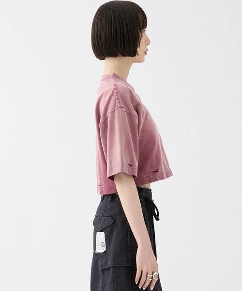 Maison MIHARA YASUHIRO(メゾンミハラヤスヒロ)の「【MIHARA YASUHIRO/ミハラヤスヒロ】SUN FADED CROPPED TEE/サンフェイデッドクロップドTシャツ(Tシャツ/カットソー・レディース・ブラック/レッド・38)」の5枚目の写真