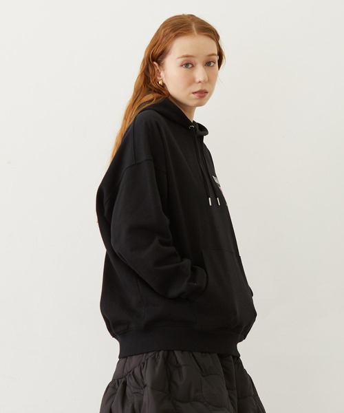 MILKFED.(ミルクフェド)の「DONUTS LOGO SWEAT HOODIE(パーカー・レディース・オフホワイト/ライトブルー/ブラック・M/L)」の4枚目の写真