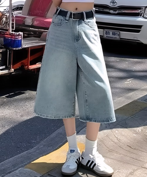 yuue' ( wear )（ユーイ）の「ウォッシュ加工バギーハーフデニムパンツ（デニムパンツ・レディース・ブラック/ブルー系その他/ブルー/ホワイト/ライトブルー・L/M/S）」の4枚目の写真