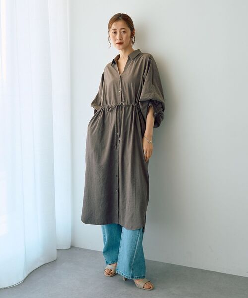 YECCA VECCA（イェッカヴェッカ）の「【UVカット】2way袖バルーンワンピース（シャツワンピース・レディース・チャコールグレー/ダークグリーン/オレンジ/ベージュ・FREE）」の2枚目の写真