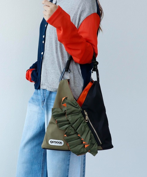 Cepica（セピカ）の「【RISLEY×OUTDOOR PRODUCTS 】miniバイカラートライアングルフリルバッグ（トートバッグ・レディース・ブラック/ベージュ・FREE）」の4枚目の写真