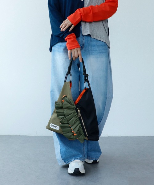 Cepica（セピカ）の「【RISLEY×OUTDOOR PRODUCTS 】miniバイカラートライアングルフリルバッグ（トートバッグ・レディース・ブラック/ベージュ・FREE）」の8枚目の写真