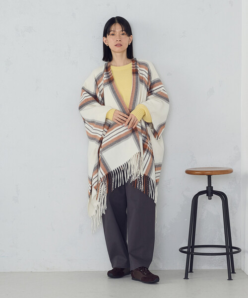 MONO　COMME CA（モノコムサ）の「チェック柄 ポンチョストール（ストール/ショール・レディース・グレー/アイボリー・FREE）」の5枚目の写真