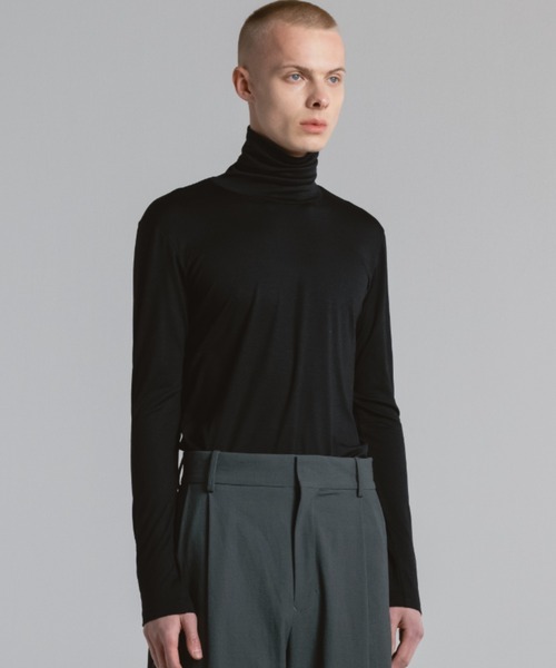 CINOH(チノ)の「WOOL JERSEY TURTLE NECK(Tシャツ/カットソー・メンズ・ブラック/ホワイト系その他・46/44)」の9枚目の写真