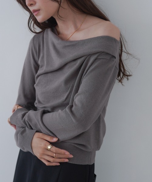 Bab（バブ）の「クロスドレープニットプルオーバー（ニット/セーター・レディース・ブラウン/チャコールグレー/アイボリー/ピンク・FREE）」の3枚目の写真