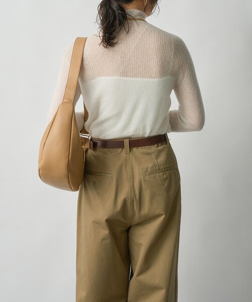 RIVE DROITE（リヴドロワ）の「【柔らかく滑らかな肌触り】カシミヤ混ウールシアータートルニット（ニット/セーター・レディース・ブラック/グレー/オフホワイト・FREE）」の8枚目の写真