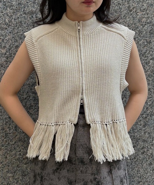 &g'aime（アンジェム）の「【&g'aime】フリンジニットベスト　Fringe Knit Vest（ニット/セーター・レディース・アイボリー/ブラック/チャコールグレー・FREE）」の5枚目の写真