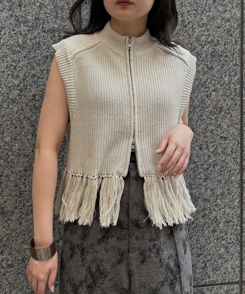 &g'aime（アンジェム）の「【&g'aime】フリンジニットベスト　Fringe Knit Vest（ニット/セーター・レディース・アイボリー/ブラック/チャコールグレー・FREE）」の6枚目の写真