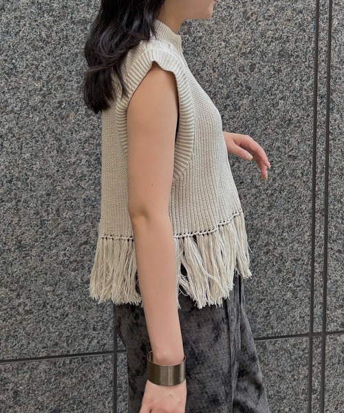 &g'aime（アンジェム）の「【&g'aime】フリンジニットベスト　Fringe Knit Vest（ニット/セーター・レディース・アイボリー/ブラック/チャコールグレー・FREE）」の7枚目の写真