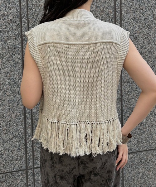 &g'aime（アンジェム）の「【&g'aime】フリンジニットベスト　Fringe Knit Vest（ニット/セーター・レディース・アイボリー/ブラック/チャコールグレー・FREE）」の10枚目の写真