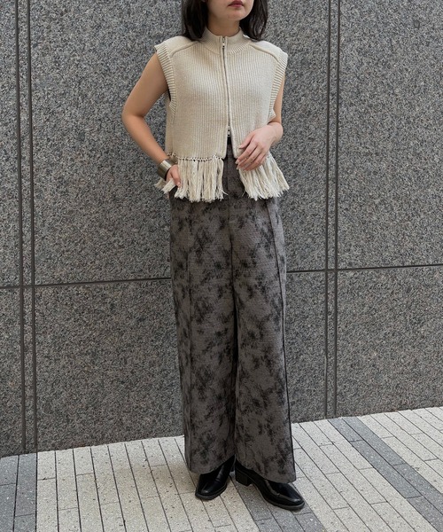 &g'aime（アンジェム）の「【&g'aime】フリンジニットベスト　Fringe Knit Vest（ニット/セーター・レディース・アイボリー/ブラック/チャコールグレー・FREE）」の11枚目の写真