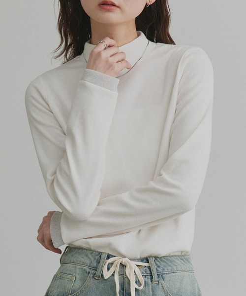 ad thie(アドティエ)の「配色アソートスリーブ ハイネックトップス(Tシャツ/カットソー・レディース・チャコールグレー/チャコールグレー×ブラック/ブラウン系1/ブラウン系2/グレー系1/グレー系2/ブラック系1/ブラック系2/カーキ系1/カーキ系2/ホワイト系1/ホワイト系2/ブラック系3/ブルー系1/ピンク系1/ピンク系2/ホワイト系3/ブルー系2・MEDIUM/LARGE/LL)」の4枚目の写真