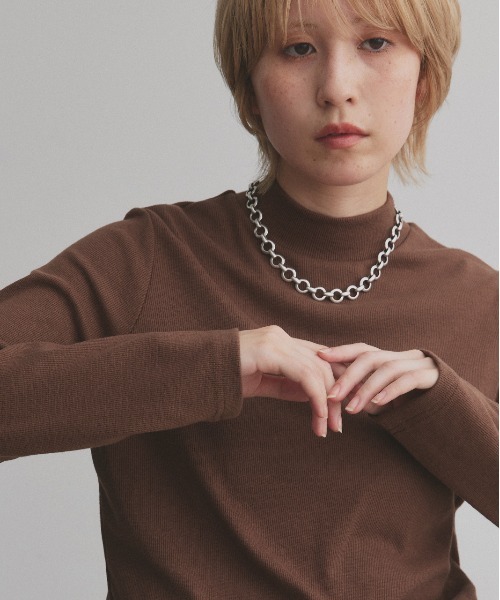 ad thie(アドティエ)の「配色アソートスリーブ ハイネックトップス(Tシャツ/カットソー・レディース・チャコールグレー/チャコールグレー×ブラック/ブラウン系1/ブラウン系2/グレー系1/グレー系2/ブラック系1/ブラック系2/カーキ系1/カーキ系2/ホワイト系1/ホワイト系2/ブラック系3/ブルー系1/ピンク系1/ピンク系2/ホワイト系3/ブルー系2・MEDIUM/LARGE/LL)」の12枚目の写真