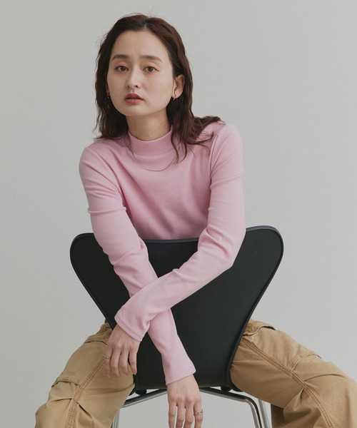 ad thie(アドティエ)の「配色アソートスリーブ ハイネックトップス(Tシャツ/カットソー・レディース・チャコールグレー/チャコールグレー×ブラック/ブラウン系1/ブラウン系2/グレー系1/グレー系2/ブラック系1/ブラック系2/カーキ系1/カーキ系2/ホワイト系1/ホワイト系2/ブラック系3/ブルー系1/ピンク系1/ピンク系2/ホワイト系3/ブルー系2・MEDIUM/LARGE/LL)」の17枚目の写真