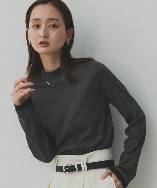 ad thie(アドティエ)の「配色アソートスリーブ ハイネックトップス(Tシャツ/カットソー・レディース・チャコールグレー/チャコールグレー×ブラック/ブラウン系1/ブラウン系2/グレー系1/グレー系2/ブラック系1/ブラック系2/カーキ系1/カーキ系2/ホワイト系1/ホワイト系2/ブラック系3/ブルー系1/ピンク系1/ピンク系2/ホワイト系3/ブルー系2・MEDIUM/LARGE/LL)」の9枚目の写真
