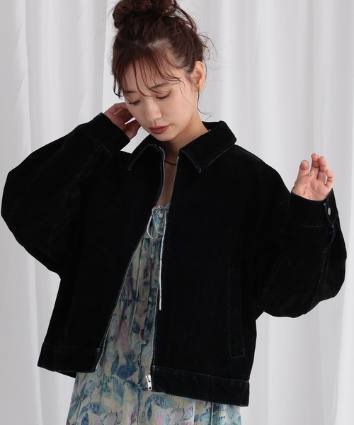 mysty woman（ミスティウーマン）の「フロッキー加工デニムジャケット 583333（デニムジャケット・レディース・ブラック・FREE）」の4枚目の写真