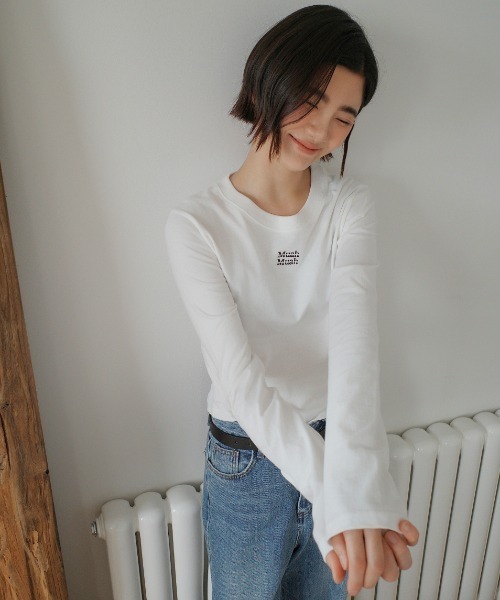 muahmuah(ムーアムーア)の「A'GEM/9 × .kom 『muah muah/ムーアムーア』 PIGMENT CROP LONG SLEEVE T-SHIRT/ピグメント クロップ長袖Tシャツ(Tシャツ/カットソー・レディース・ホワイト/ピンク/ブラック/カーキ/グレー・FREE)」の3枚目の写真