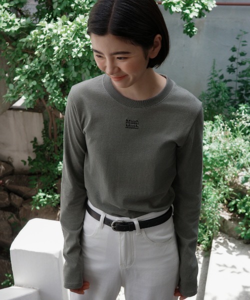 muahmuah(ムーアムーア)の「A'GEM/9 × .kom 『muah muah/ムーアムーア』 PIGMENT CROP LONG SLEEVE T-SHIRT/ピグメント クロップ長袖Tシャツ(Tシャツ/カットソー・レディース・ホワイト/ピンク/ブラック/カーキ/グレー・FREE)」の8枚目の写真