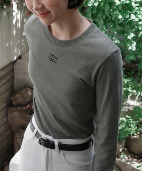 muahmuah(ムーアムーア)の「A'GEM/9 × .kom 『muah muah/ムーアムーア』 PIGMENT CROP LONG SLEEVE T-SHIRT/ピグメント クロップ長袖Tシャツ(Tシャツ/カットソー・レディース・ホワイト/ピンク/ブラック/カーキ/グレー・FREE)」の7枚目の写真