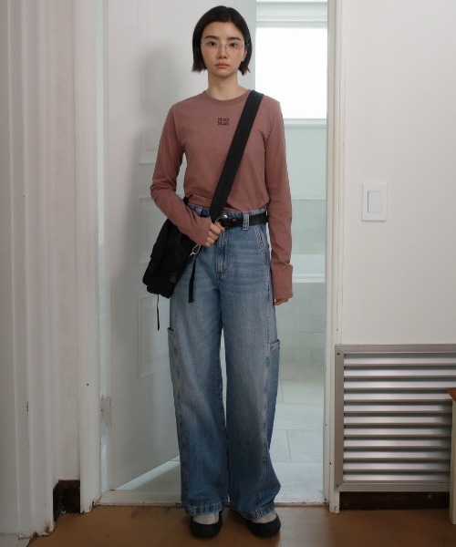 muahmuah(ムーアムーア)の「A'GEM/9 × .kom 『muah muah/ムーアムーア』 PIGMENT CROP LONG SLEEVE T-SHIRT/ピグメント クロップ長袖Tシャツ(Tシャツ/カットソー・レディース・ホワイト/ピンク/ブラック/カーキ/グレー・FREE)」の12枚目の写真