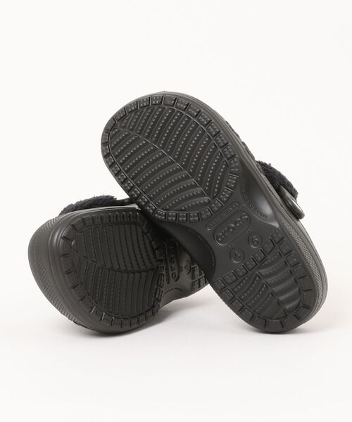 crocs(クロックス)の「《crocs》バヤ ラインドファズストラップクロッグ(サンダル・メンズ・ブラック/ホワイト系その他・22.0cm/23.0cm/24.0cm/25.0cm)」の4枚目の写真