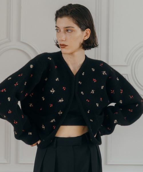 CREDONA(クレドナ)の「FLOWER EMBROIDERY KNIT JACKET/フラワーエンブロイダリーニットジャケット(カーディガン/ボレロ・レディース・ブラック/グレー/ブラウン/アイボリー・FREE)」の22枚目の写真