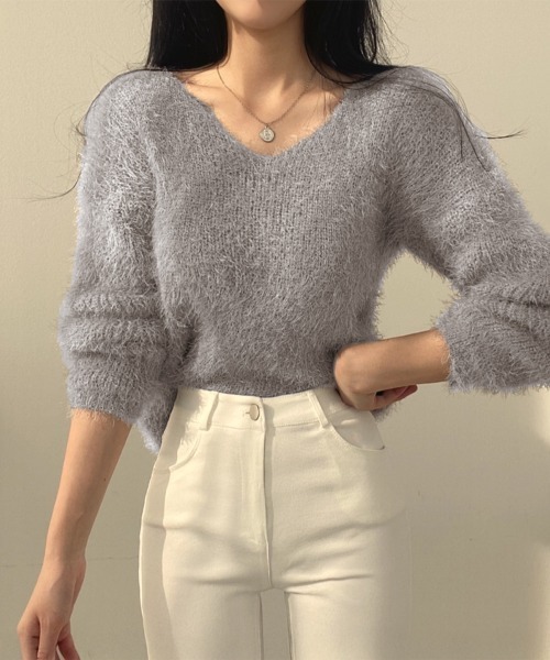 Miniministore(ミニミニストア)の「モヘア調ニット Vネックシャギートップス(ニット/セーター・レディース・グレー/ホワイト/ピンク/ブルー/ブラック・FREE)」の9枚目の写真